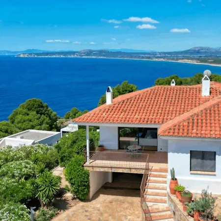 House With Spectacular Sea Views In