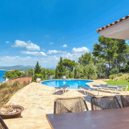House With Spectacular Sea Views In Botel