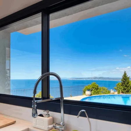 Botel House With Spectacular Sea Views In