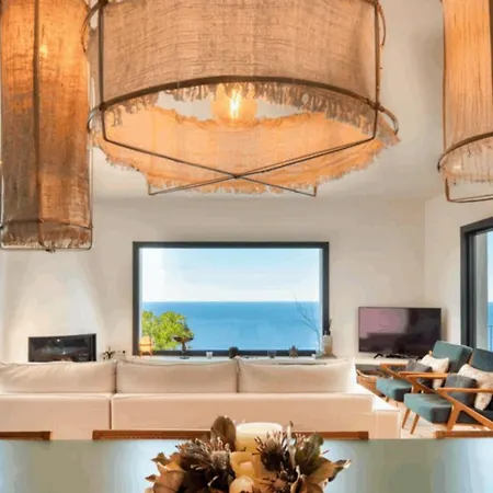 House With Spectacular Sea Views In
