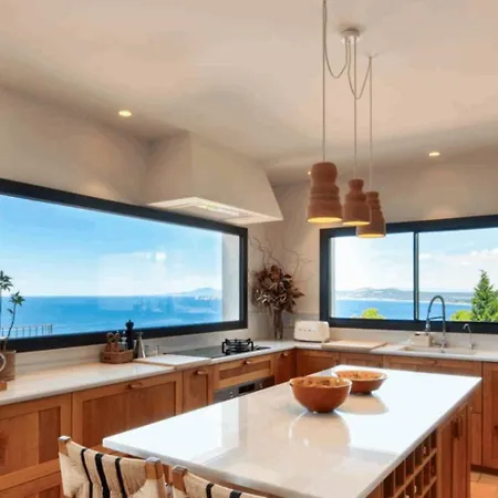 House With Spectacular Sea Views In