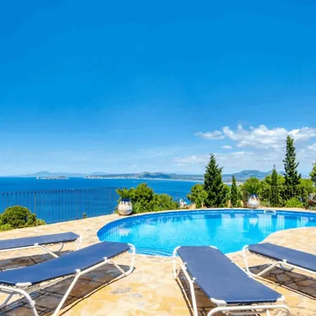 Botel House With Spectacular Sea Views In